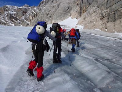 002-Seilschaft auf dem Hallstaetter Gletscher